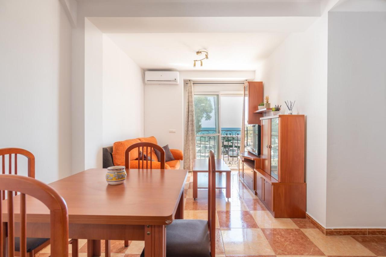 مالقة Renthas Pedregalejo Beach Apartments المظهر الخارجي الصورة