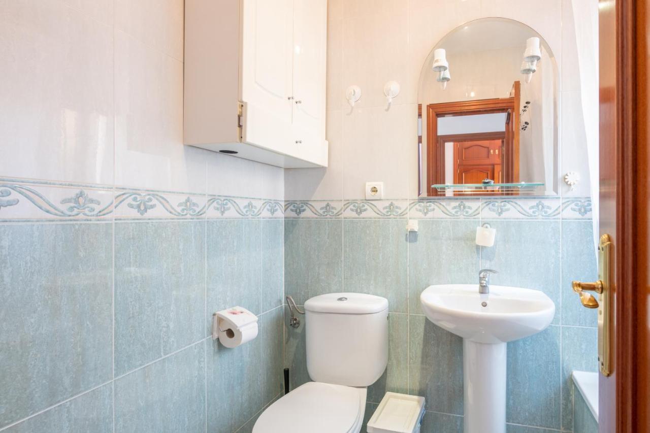 مالقة Renthas Pedregalejo Beach Apartments المظهر الخارجي الصورة