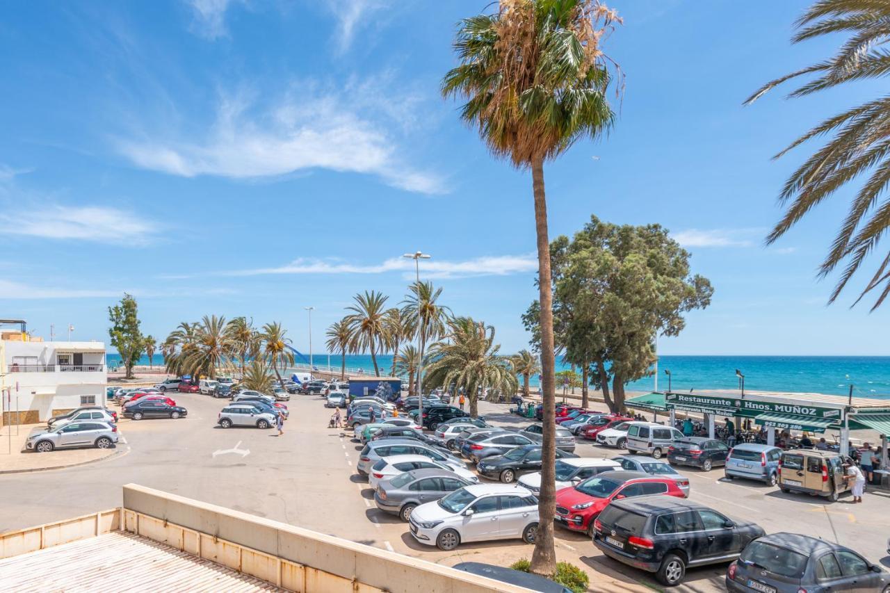 مالقة Renthas Pedregalejo Beach Apartments المظهر الخارجي الصورة