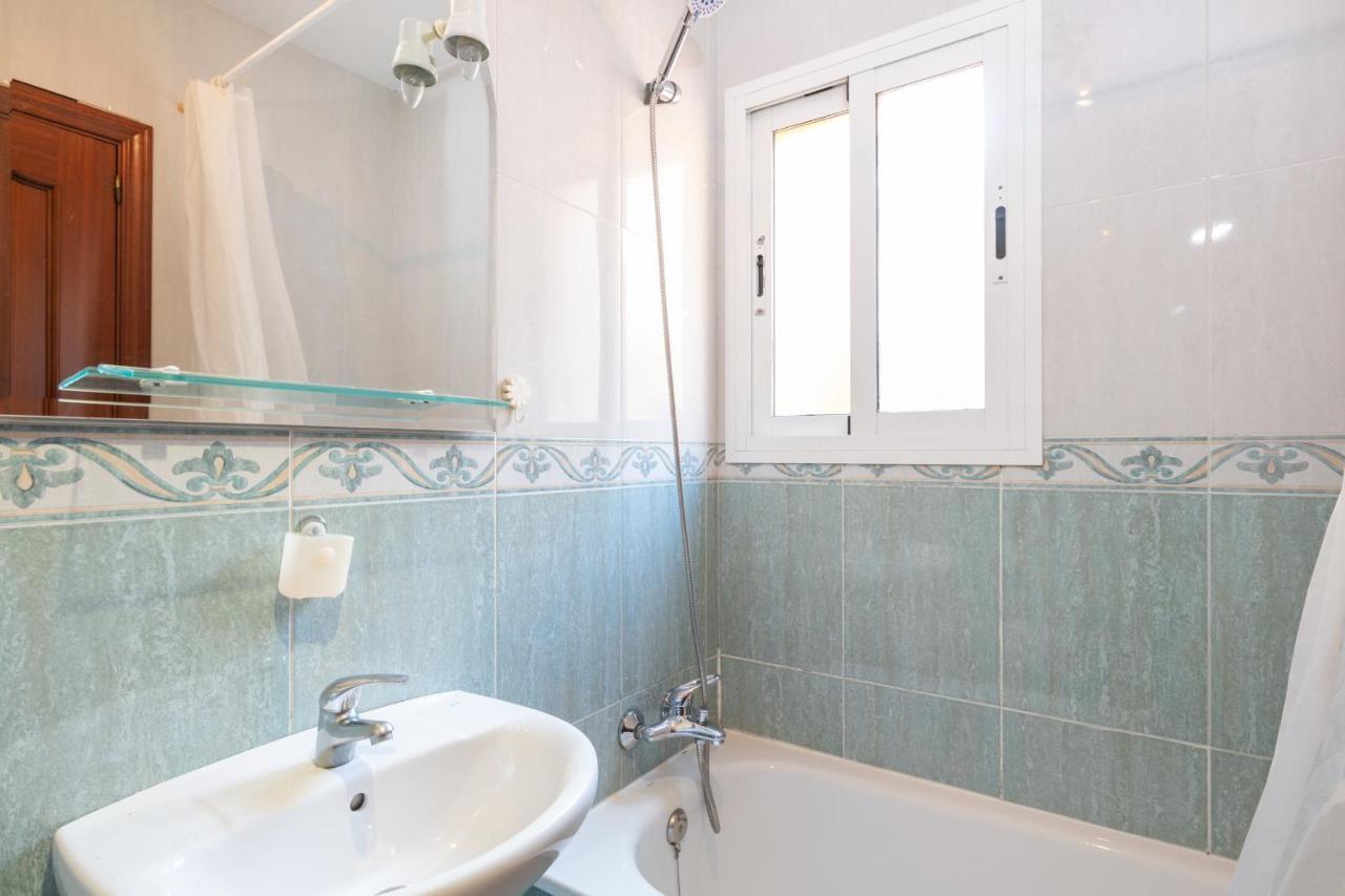 مالقة Renthas Pedregalejo Beach Apartments المظهر الخارجي الصورة